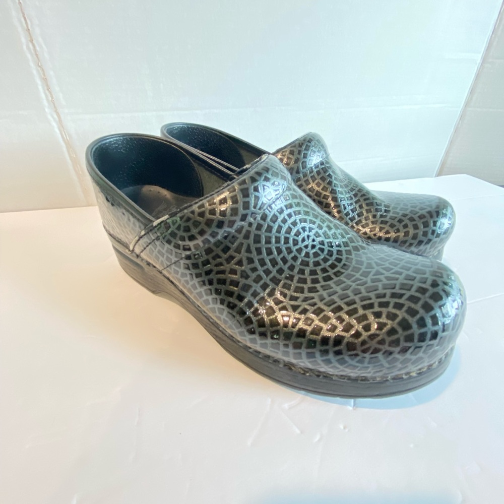 Dansko Slip Resistant Clogs Womens Black Silver Patterned 38